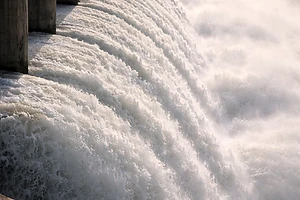 101 см – перелив на Сергеевском водохранилище стремительно преодолел метровую отметку