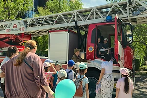 Выставка пожарно-спасательной техники подарила юным петропавловцам незабываемые впечатления и ценный опыт