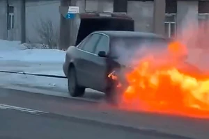 Петропавлдағы Жұмысшы кентінде түсірілген даулы видеоға қатысты мәліметтер белгілі болды: жүргізуші өртенген көлікті сүйреп, дүкенді өрттен сақтап қалды