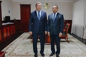 Аким СКО встретился с летчиком-космонавтом Айдыном Аимбетовым