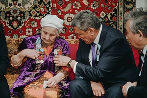 Солтүстік Қазақстан облысының әкімі тыл еңбеккерлерін Жеңіс күнімен құттықтады