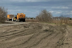 В Петропавловске дорога к дачам превратилась в полосу препятствий из-за большегрузов