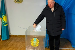 Владимир Бубенко, председатель областного маслихата, проголосовал в селе Бесколь Кызылжарского района СКО