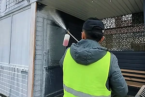 Петропавлда «Таза Қазақстан» экологиялық акциясы аясында көшелер жуылып жатыр