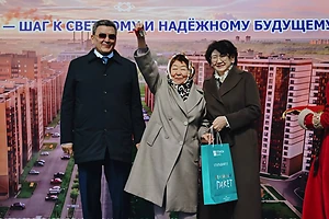 В Петропавловске новосёлам торжественно вручили ключи от квартир в новой девятиэтажке