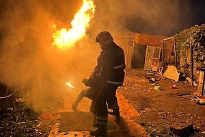 В Петропавловске спасли человека из горящего дома на улице Халтурина, причиной пожара могла стать сигарета