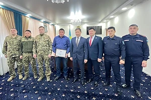 В СКО наградили мужчину, который спас 3 детей из горящего дома в Тайыншинском районе