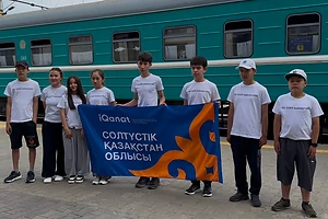 На железнодорожном вокзале Петропавловска проводили сельских школьников из Северо-Казахстанской области на олимпиаду IQanat в Алматы